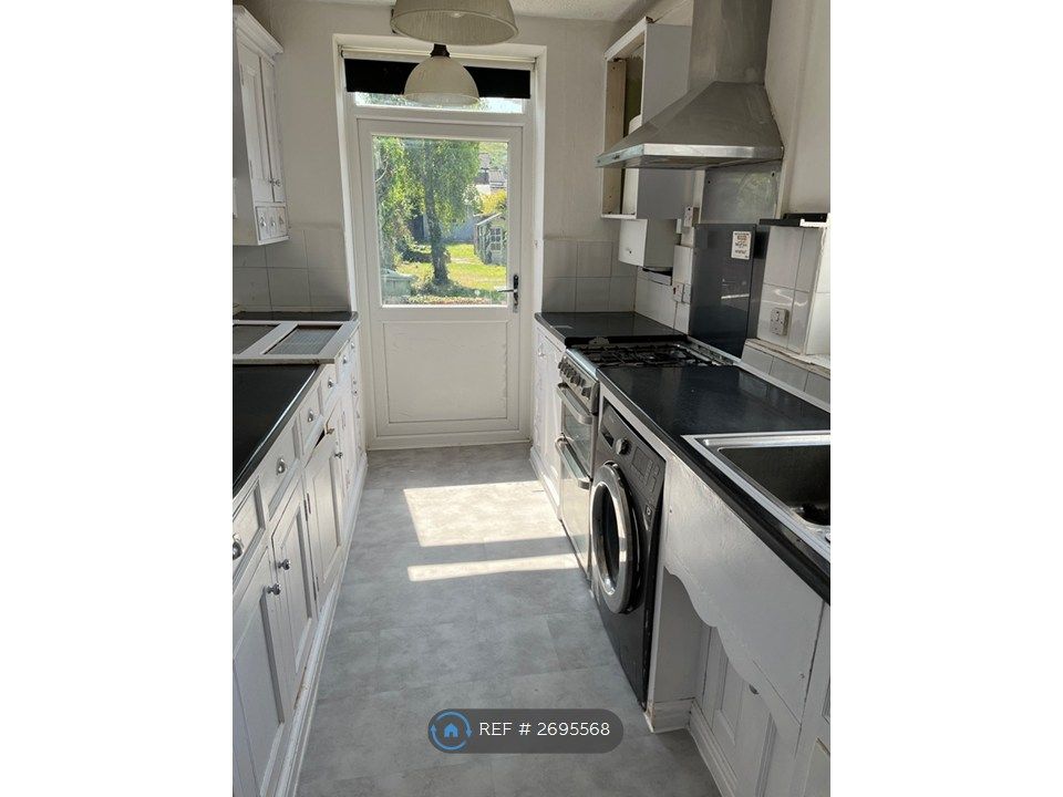 Property photo 3 of 25 Kitchen