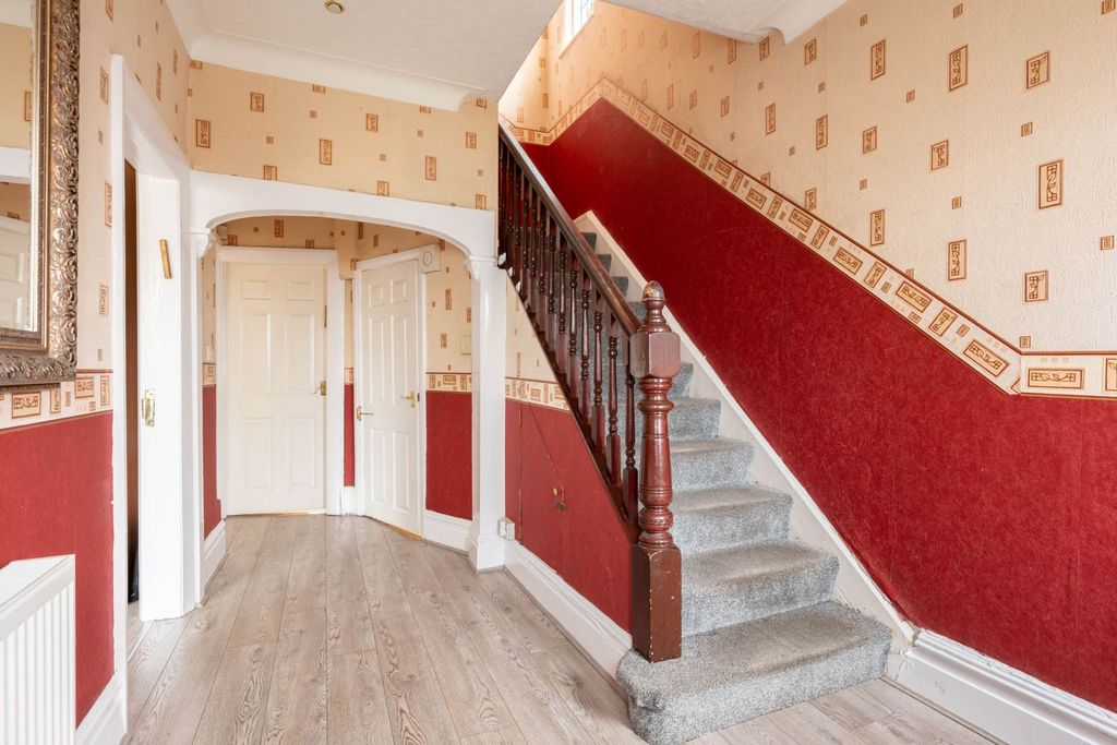 Property photo 3 of 38
