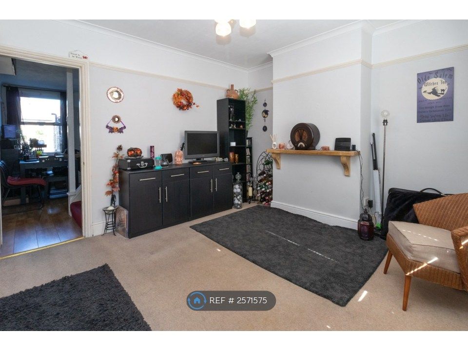 Property photo 2 of 22