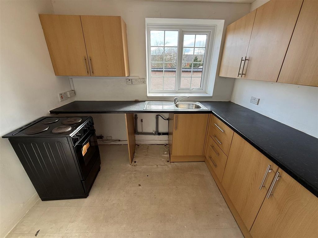 Property photo 3 of 8 Kitchen