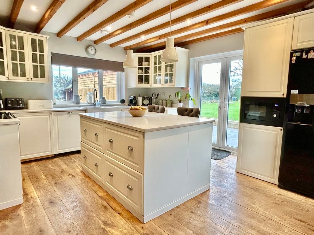 Property photo 3 of 32 Kitchen/Diner