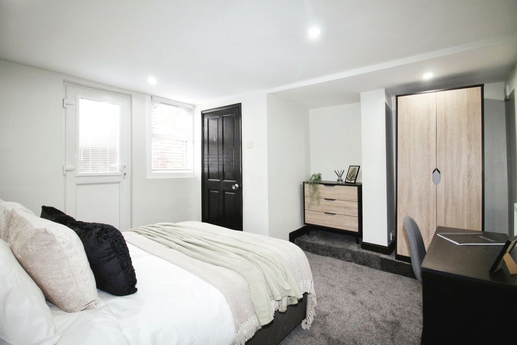 Property photo 2 of 11 Picture No. 09