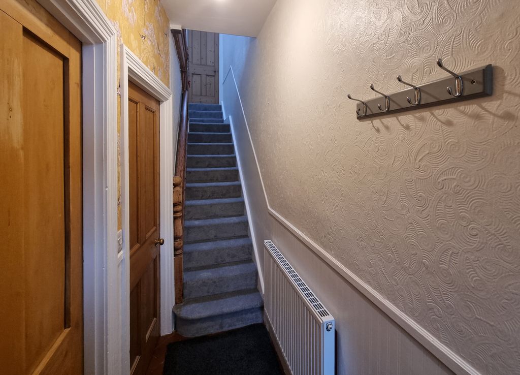 Property photo 2 of 14 Hallway