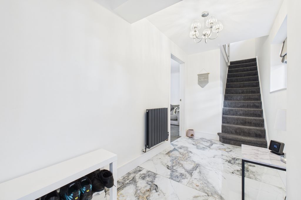 Property photo 2 of 16 Entrance Hall