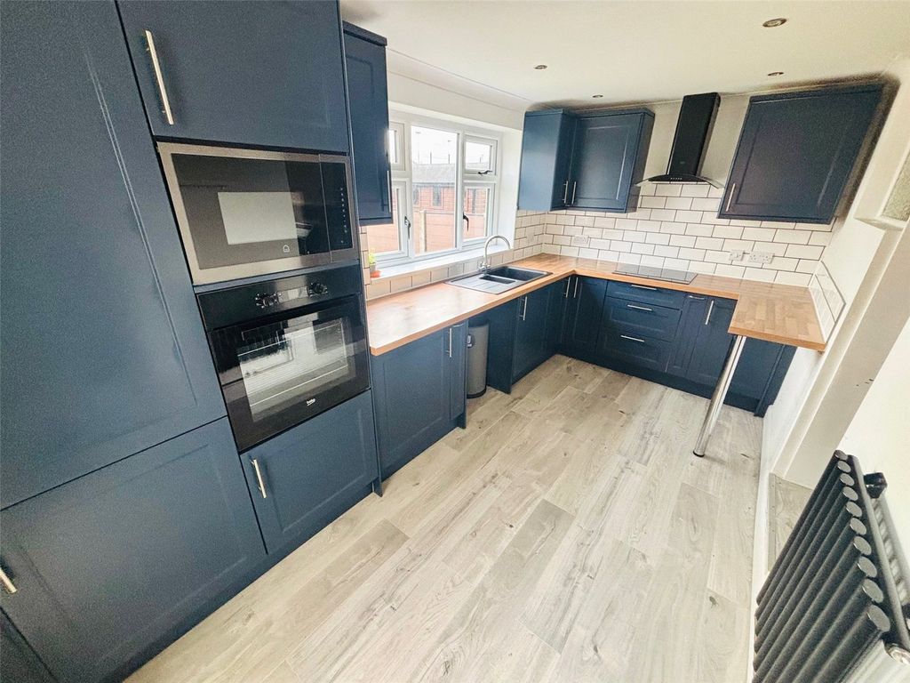 Property photo 1 of 12 Kitchen