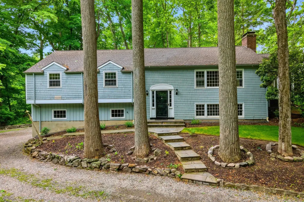 Property photo 1 of 31