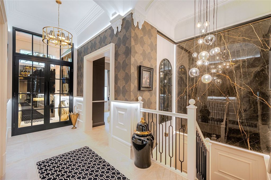 Property photo 3 of 22 Hallway