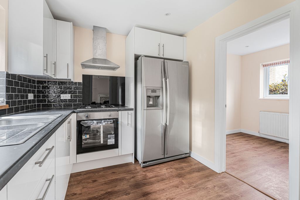 Property photo 3 of 16 Kitchen