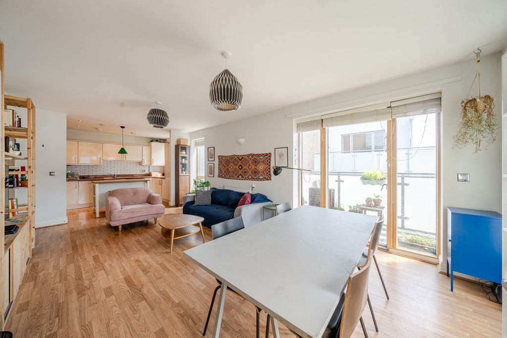 Property photo 3 of 19 1501444-12-6A709c...