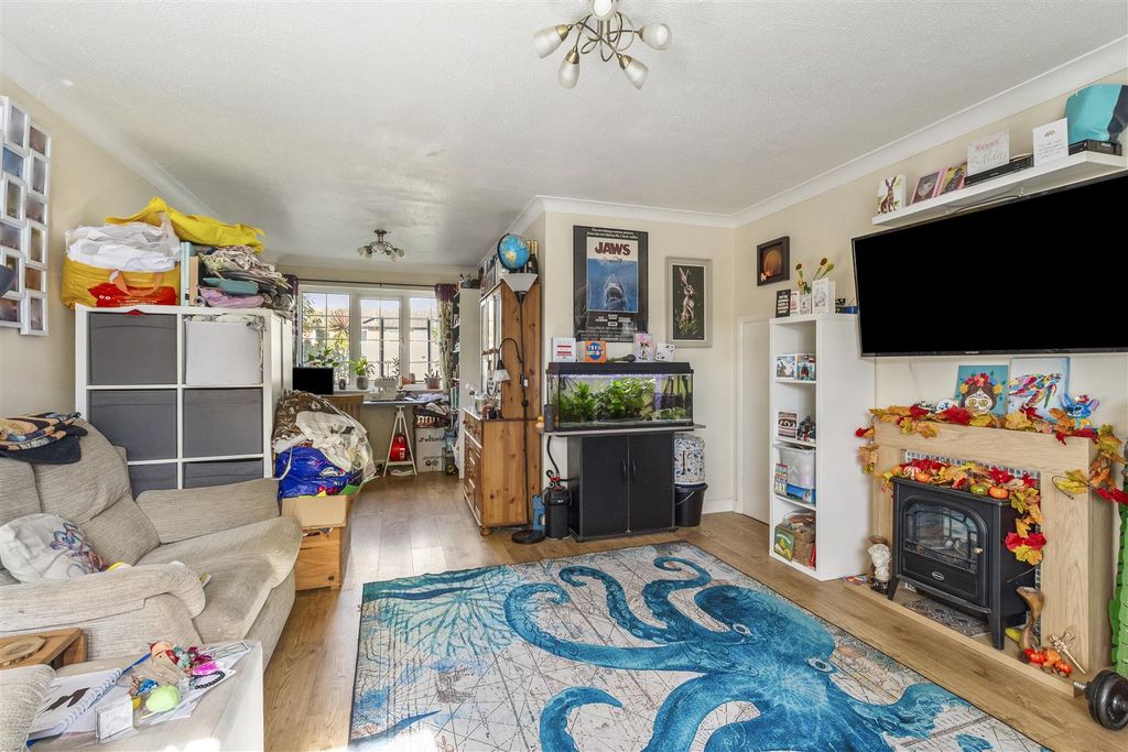 Property photo 3 of 10 65 Southfields Road_004.Jpg