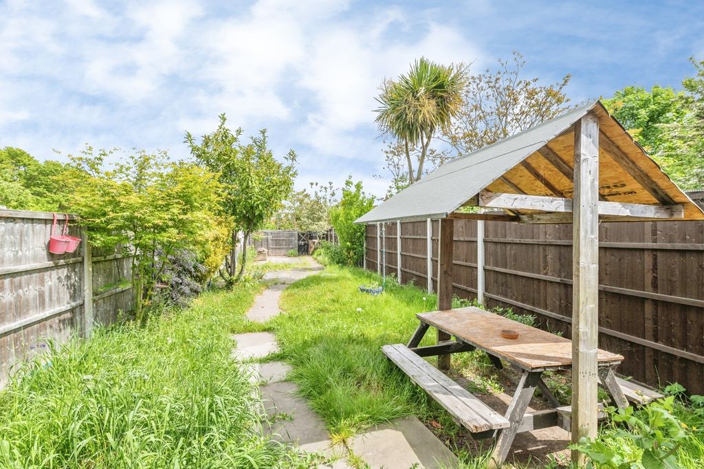Property photo 2 of 18 Picture