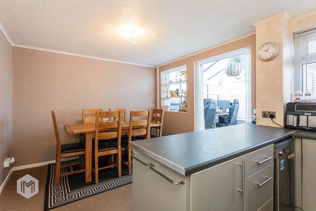 Property photo 2 of 22 Picture No. 21