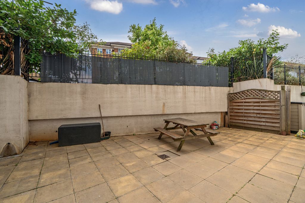 Property photo 2 of 18 1317675-2-685Eb48...