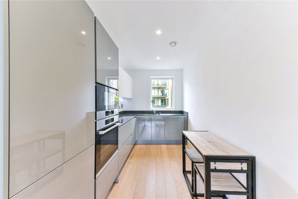 Property photo 3 of 12 Kitchen