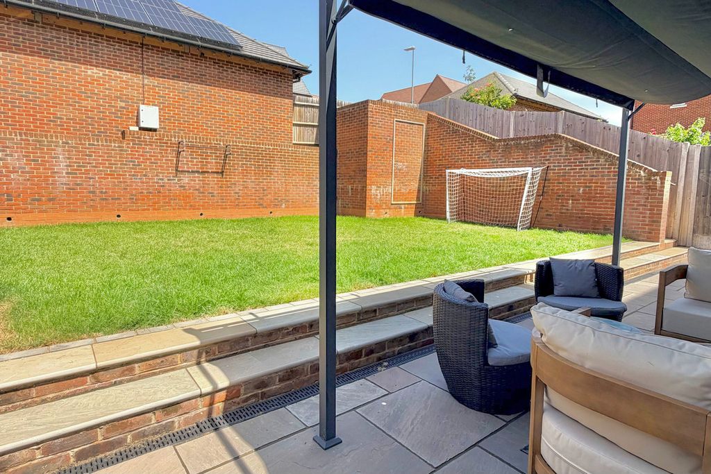 Property photo 3 of 27