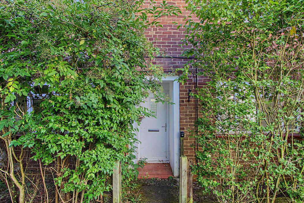 Property photo 2 of 12 1 Newcombe Path, Shenley, Radlett Wd7 9El
