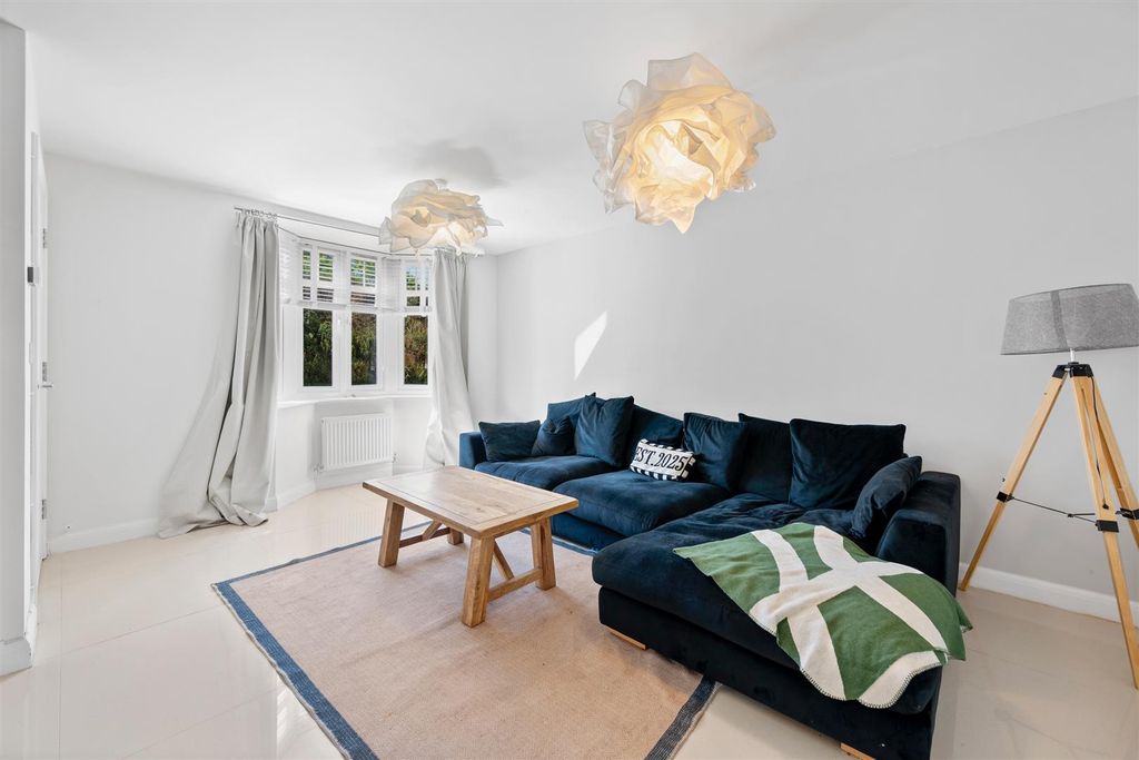 Property photo 3 of 24 92Kingfisherrdweb09.Jpg