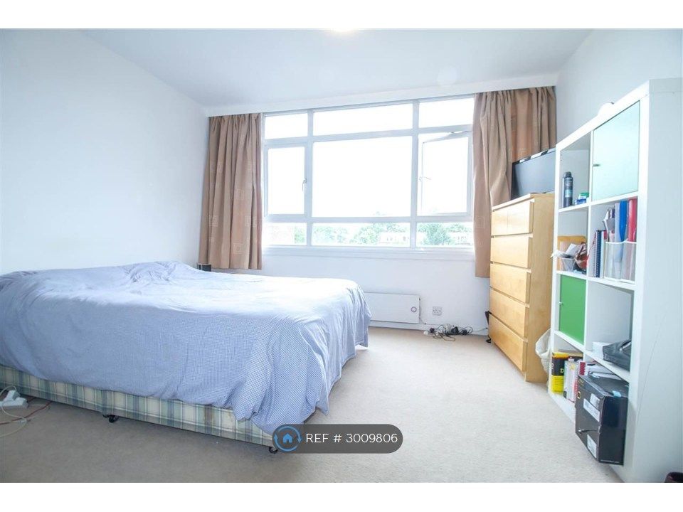 Property photo 3 of 9 Double Bedroom 1