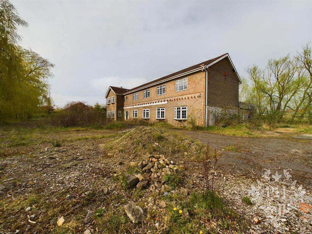 Property photo 3 of 42 Cam01415G0-Pr0061-Still003.Jpg