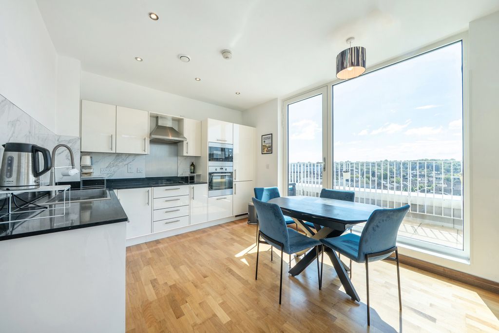 Property photo 2 of 21 1451432-4-69F0A51...