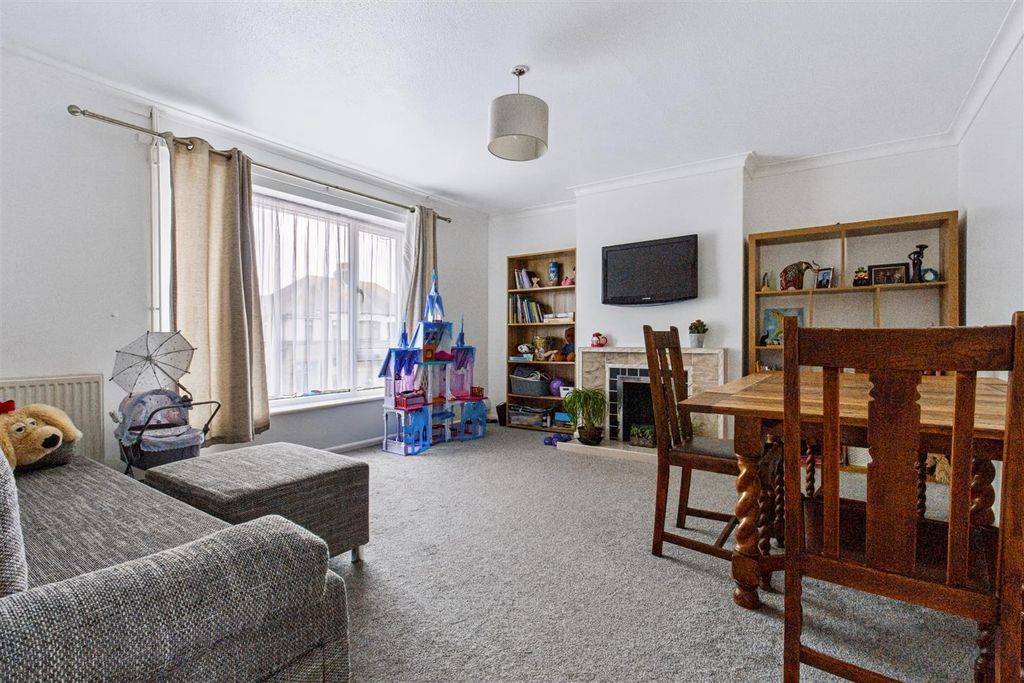 Property photo 2 of 13 Woodside Road 33, - 04.Jpg