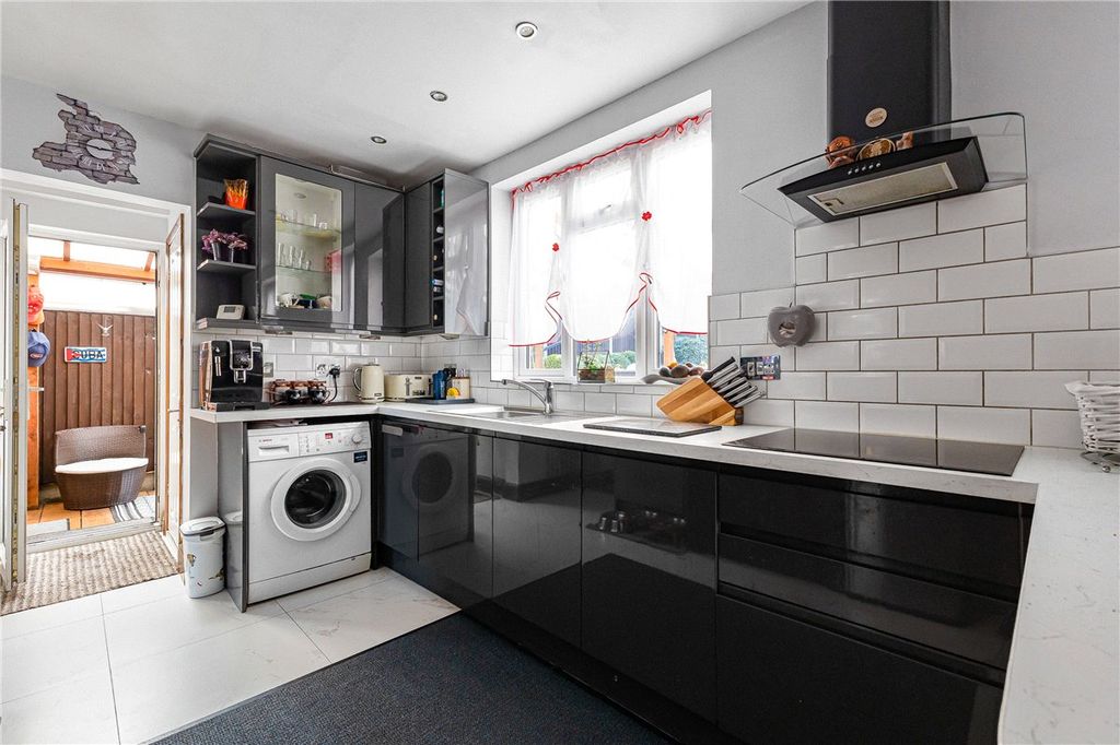 Property photo 3 of 27 Picture No. 01