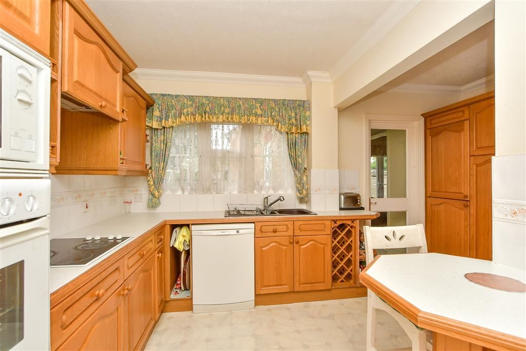 Property photo 3 of 17 Kitchen/Breakfast Room