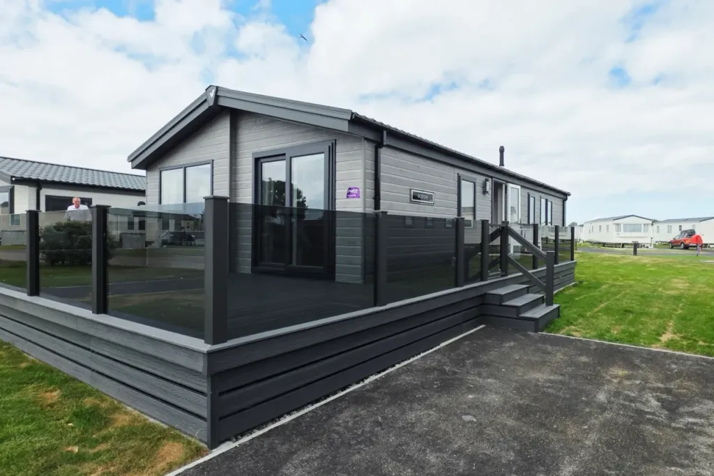 Property photo 1 of 5 Mapleton Outside.Webp