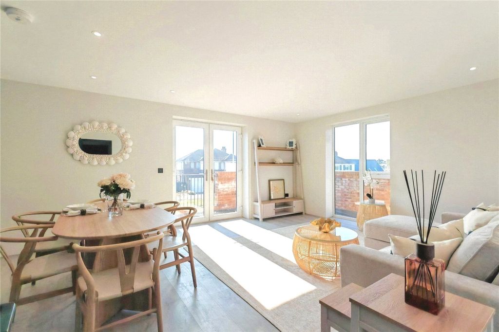 Property photo 2 of 11 Living / Dining