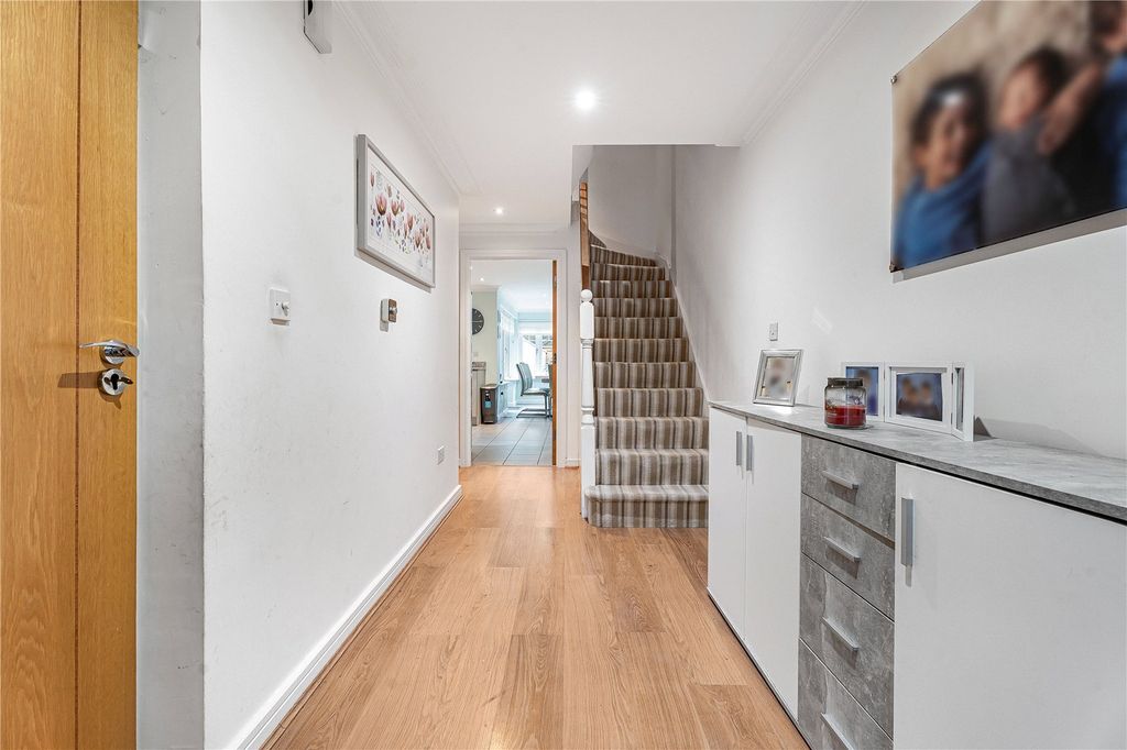 Property photo 3 of 22 Picture No. 23