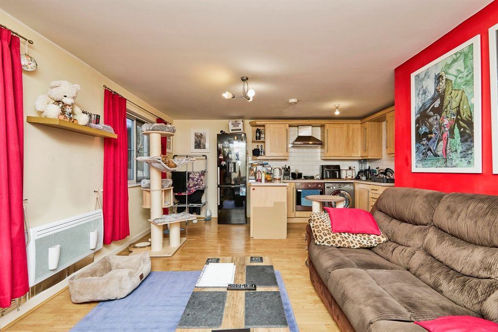 Property photo 3 of 17