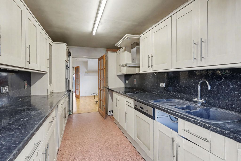 Property photo 3 of 28 Kitchen