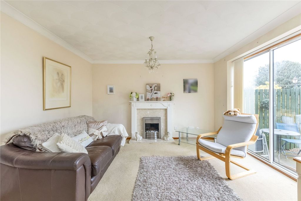 Property photo 2 of 19 Lounge / Diner