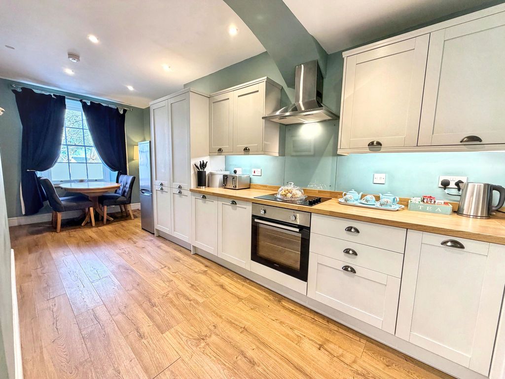 Property photo 3 of 16 Photo 4