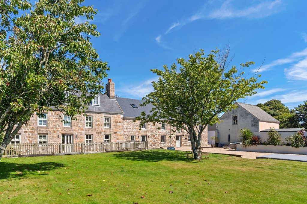 Property photo 1 of 50