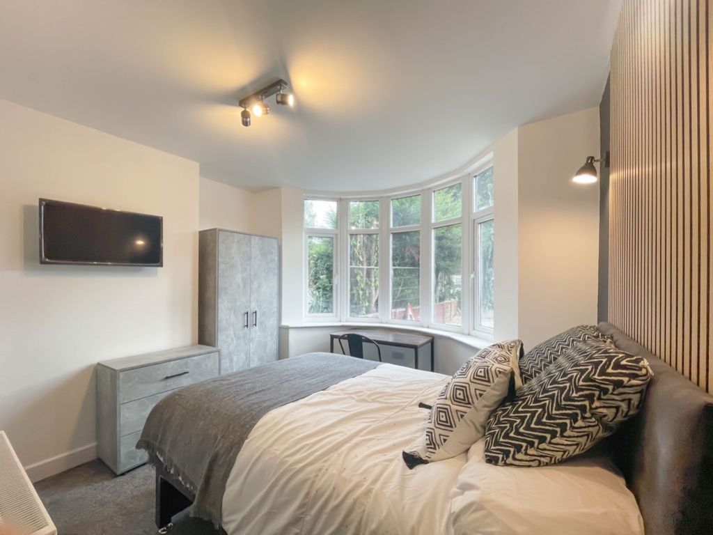 Property photo 3 of 7 Double Bedroom