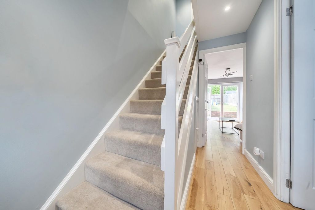 Property photo 2 of 8 Entrance