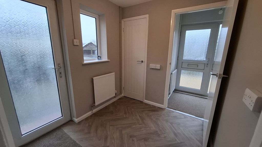 Property photo 2 of 12 Hallway