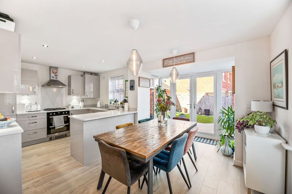 Property photo 3 of 21 Kitchen/Dining Room