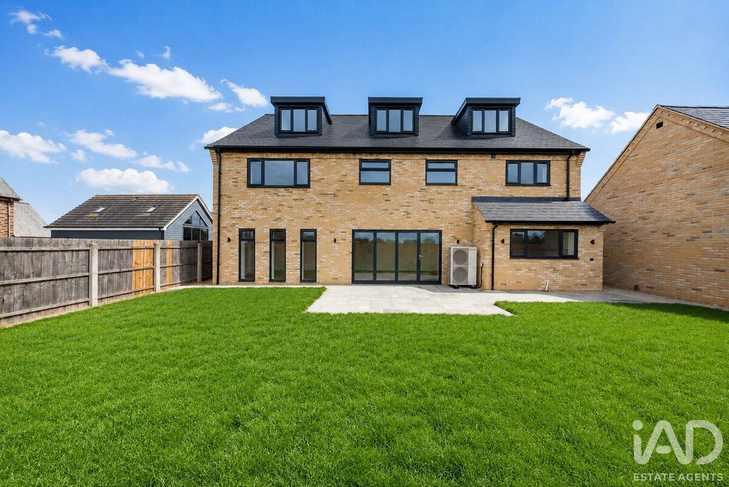 Property photo 2 of 50