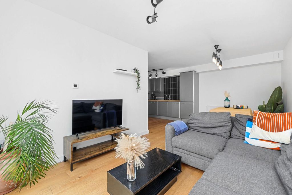 Property photo 3 of 19 c.Jpg