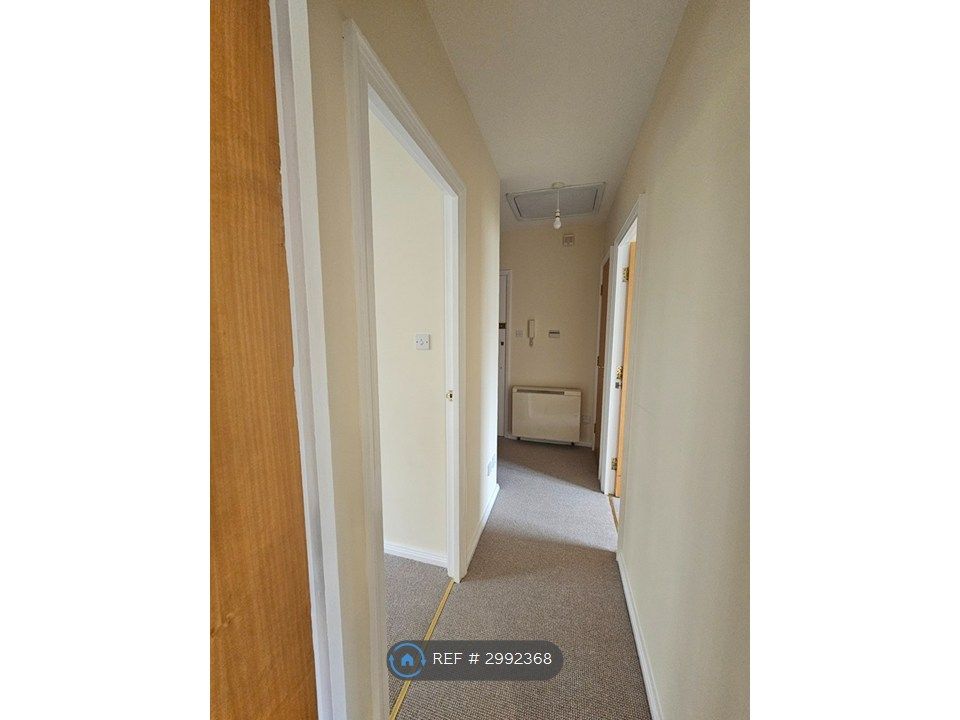 Property photo 3 of 27 Hallway