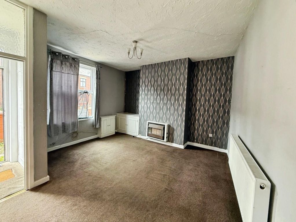 Property photo 3 of 13 08d19992-B-481B-8B77-B3012Bd081D2-8395-00000213062