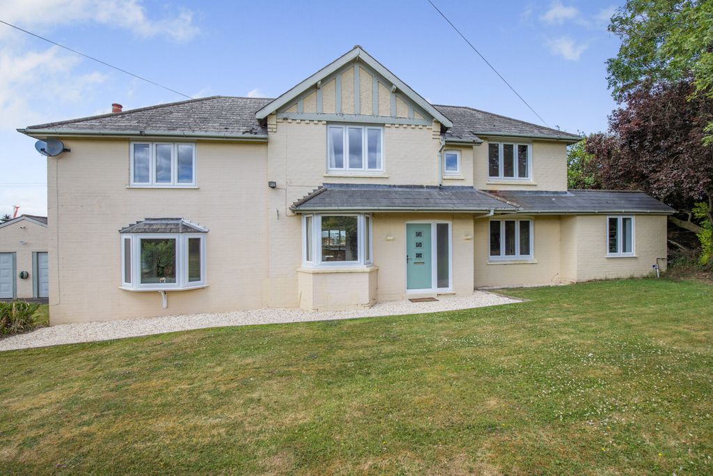 Property photo 2 of 25