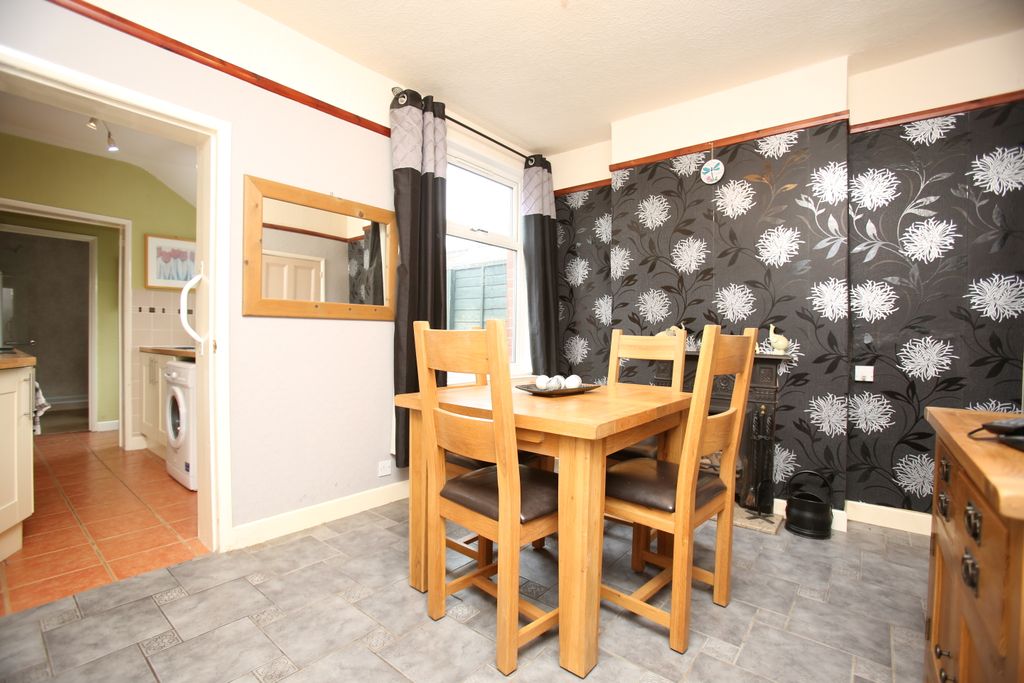 Property photo 3 of 13 593A2184