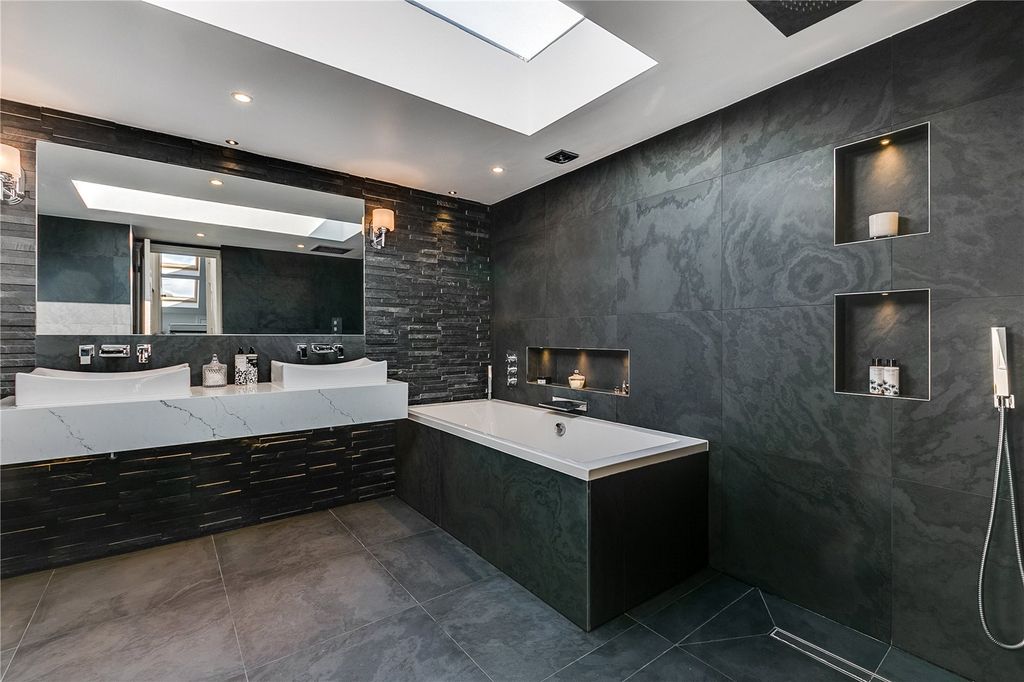 Property photo 3 of 12 Bathroom