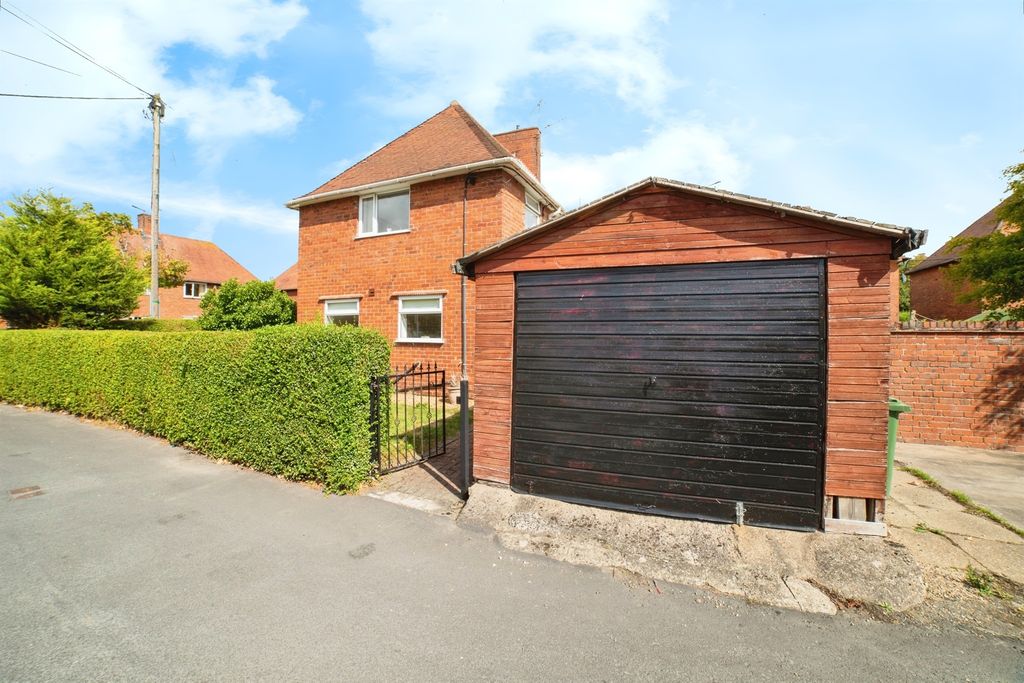 Property photo 1 of 16