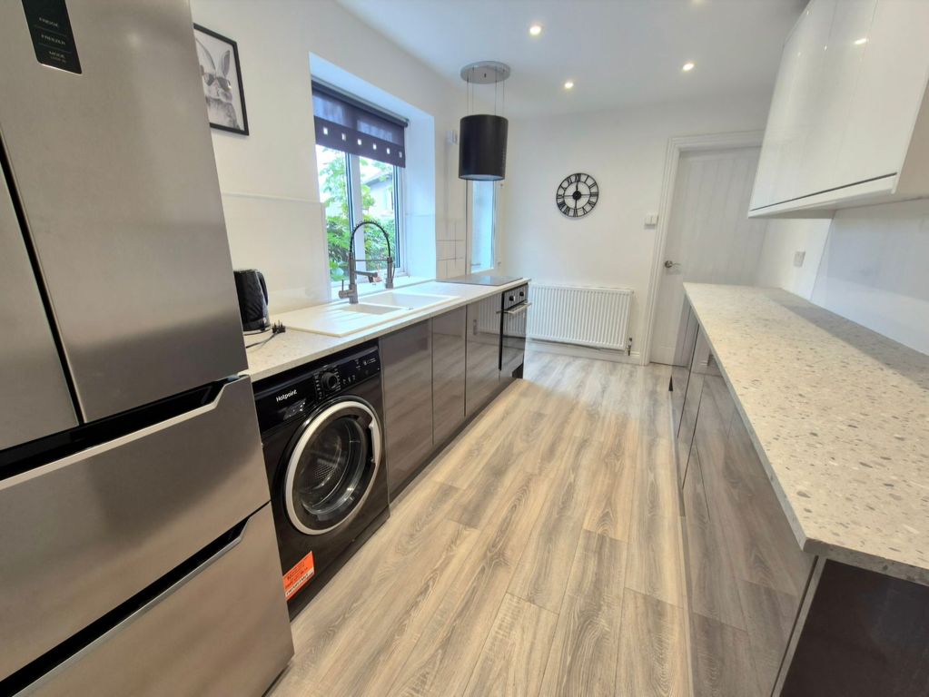 Property photo 3 of 16 Kitchen