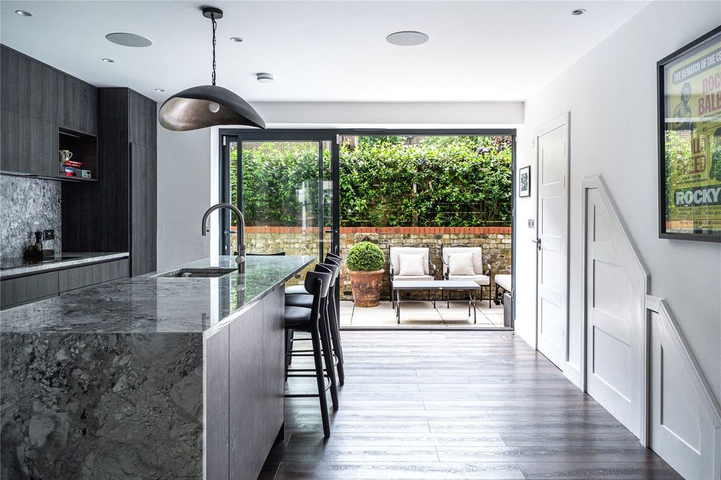 Property photo 1 of 24 Picture No. 07