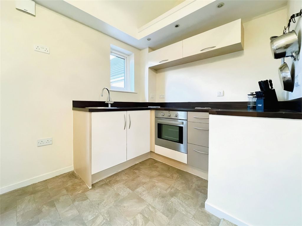 Property photo 2 of 9 Kitchen